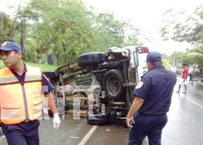 Chontales: Conductor resultó con lesiones luego que se volcará su camioneta