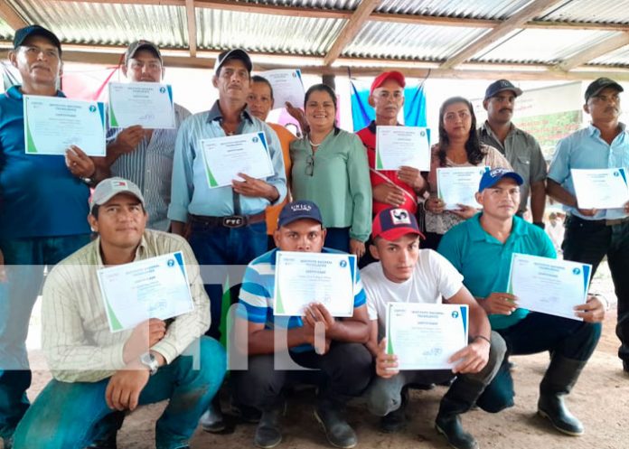 Se gradúan con éxito en escuela técnica del Almendro, Río San Juan