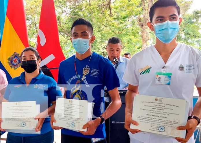 UNAN-Managua entrega reconocimientos a estudiantes de Boaco
