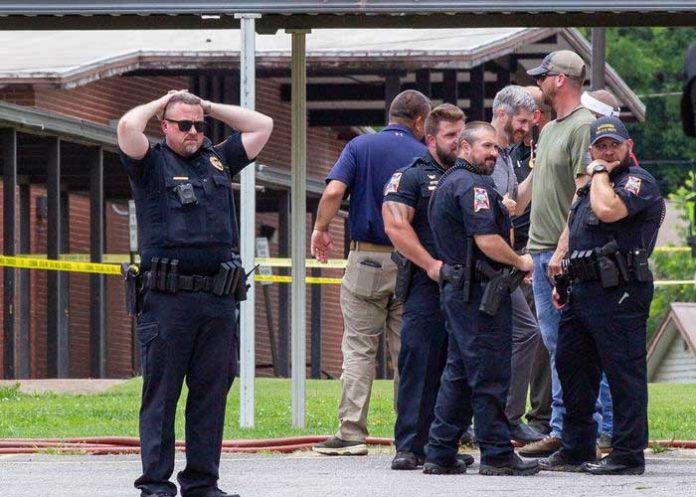 Policía de Alabama mata un hombre por intentar entrar a una escuela