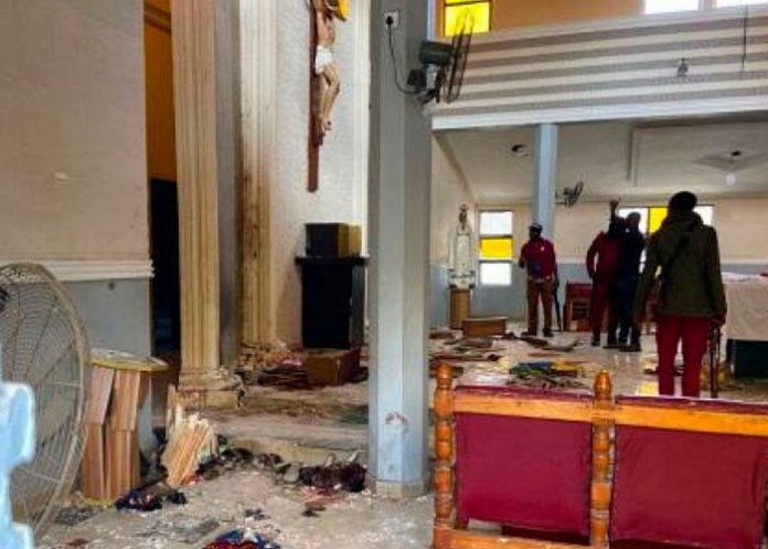 Decenas de muertos en Nigeria por ataque a iglesia a católica
