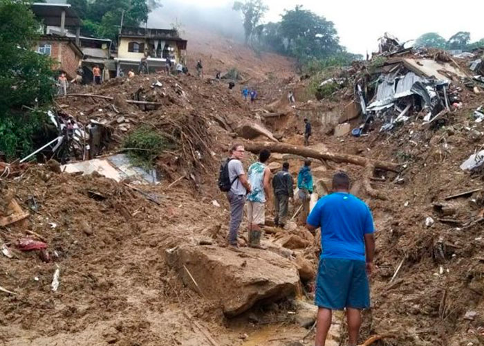 Miles de ciudadanos en Brasil continúan fuera de su hogar por lluvias