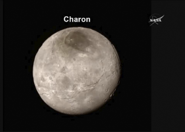 Encuentran el posible origen de la capa roja del mayor satélite de Plutón
