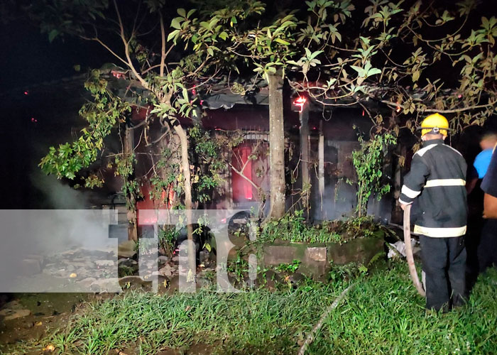 Incendio consume vivienda de una finca en la comarca San Isidro Verde en Managua