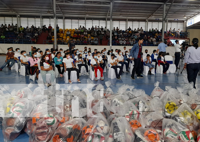 Nicaragua: MINED entrega kits deportivos a ganadores de los juegos escolares 2021