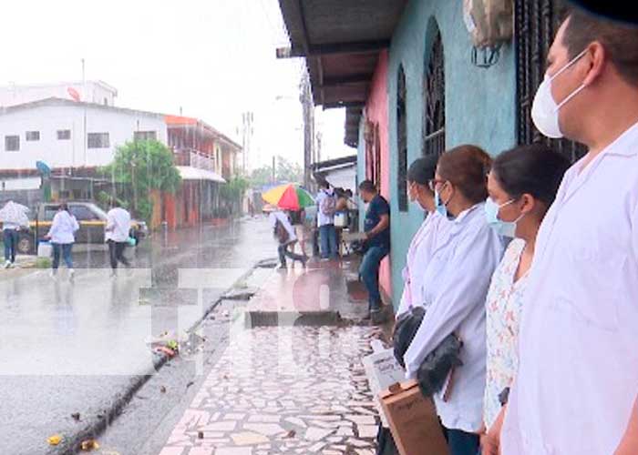 Nicaragua: Bajo lluvia o sol continua la vacunación contra el COVID-19 