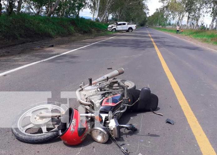 Foto: Choque entre motocicleta y camioneta deja lesionados en Tipitapa / TN8