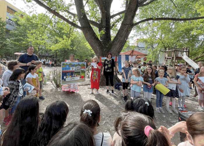 Fiesta Escolar de la “Escuela Primaria am Wilhelmsberg”, ubicada en la calle Sandino, en Berlín-Lichtenberg.