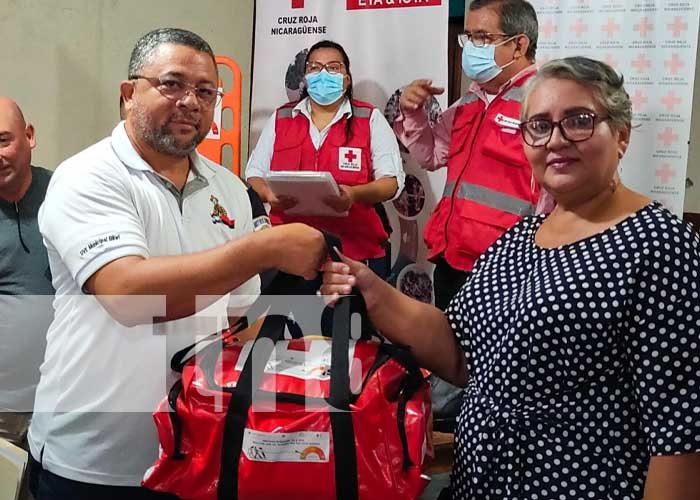 Entrega de insumos por parte de Cruz Roja para Bilwi