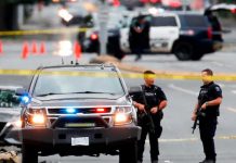 Dos muertos y seis policías heridos tras un tiroteo en un banco de Canadá