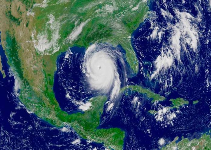 Florida en alerta ante el impacto del ciclón tropical Alex