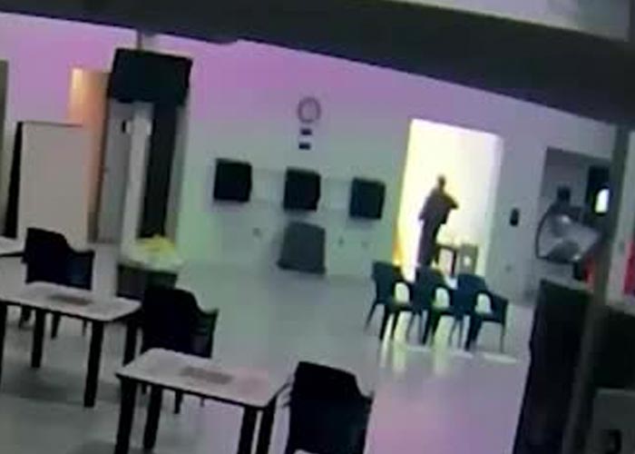 Una guarda es atacada por reclusas en prisión de Florida