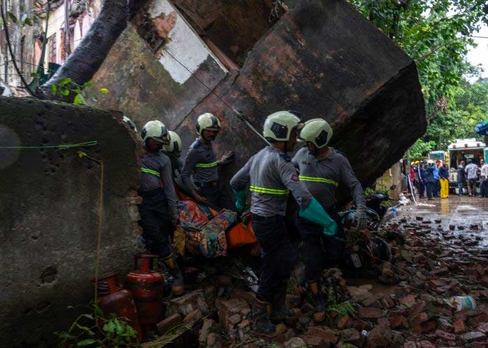 Al menos tres muertos y 11 heridos por el colapso de edificio en la India