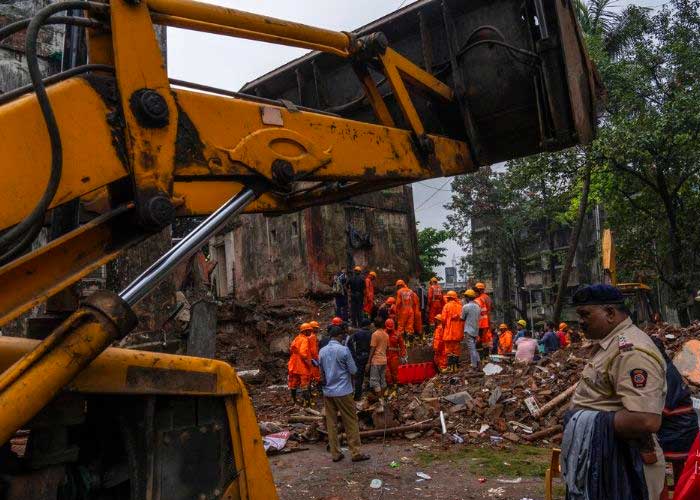 Al menos tres muertos y 11 heridos por el colapso de edificio en la India