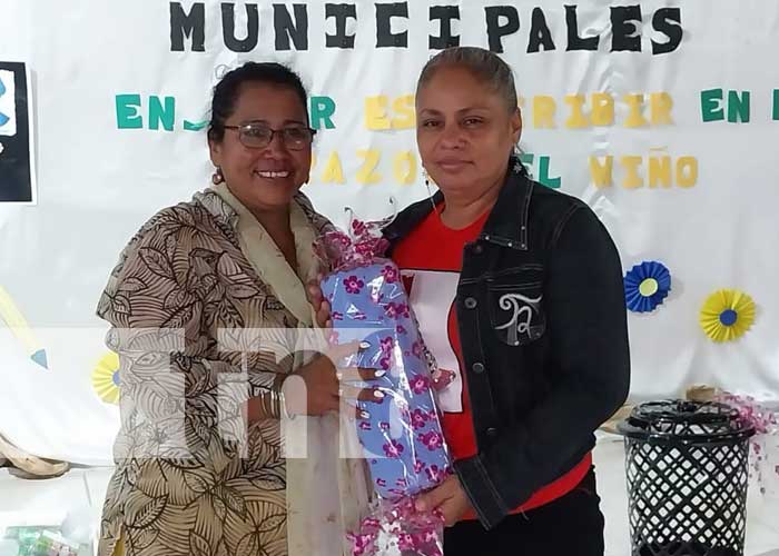 Homenaje a maestros y maestras en Tipitapa