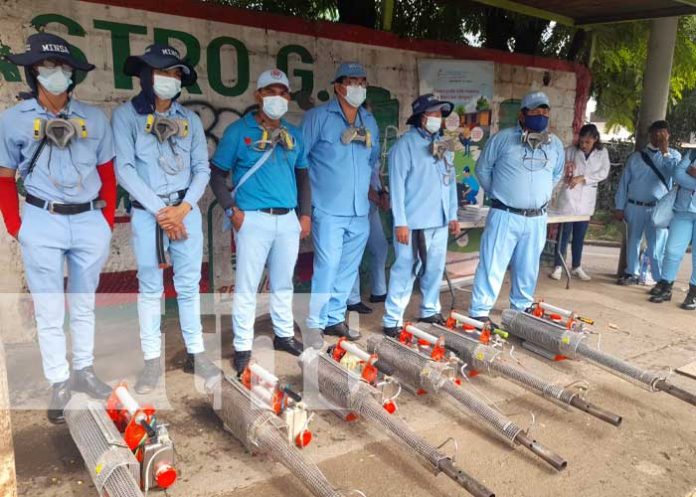 Labores de fumigación y abatización en Managua