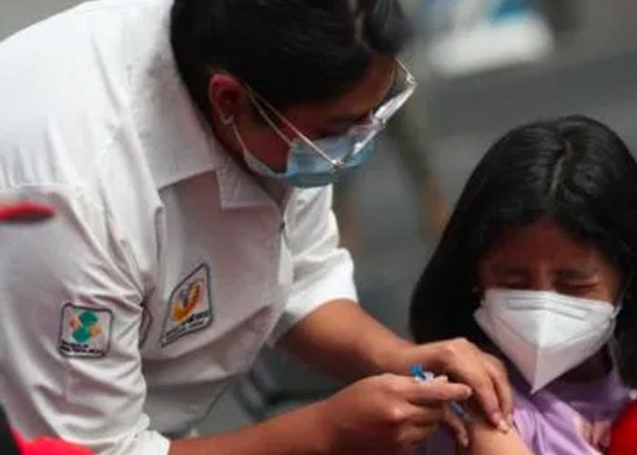 Padres en México confiados tras inicio de vacunación