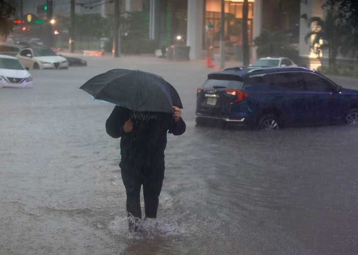 Inundaciones en Miami debido al paso de la tormenta tropical Agatha