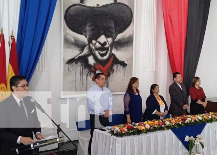 Delegados y delegadas de educación en Nicaragua reciben méritos