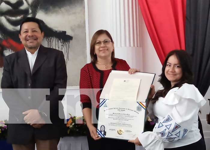 Delegados y delegadas de educación en Nicaragua reciben méritos
