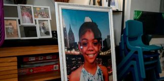 Niña golpeada y violada hasta la muerte por su mamá y hermano en Nueva York