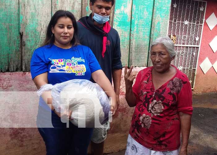 Paquetes alimenticios para familias de Managua