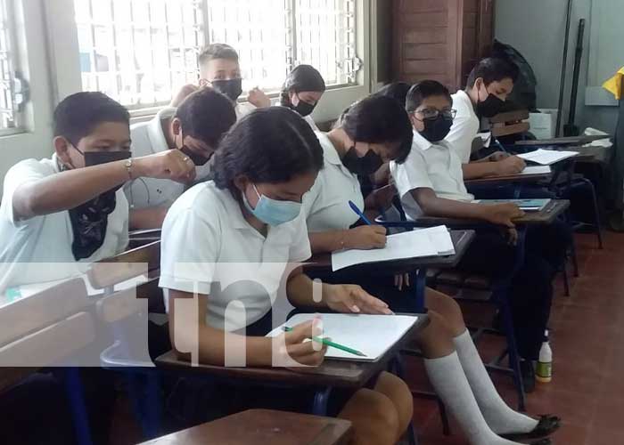 Redacción de poemas sobre Nicaragua desde colegios del país