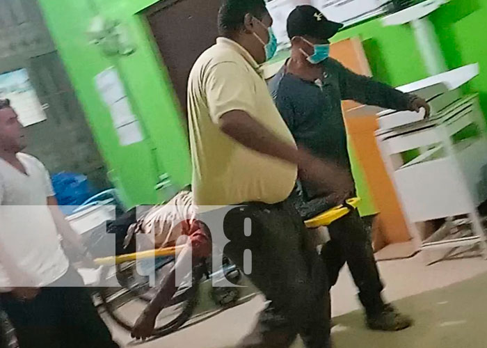 Conductor de camioneta arrolla a anciano en Jalapa