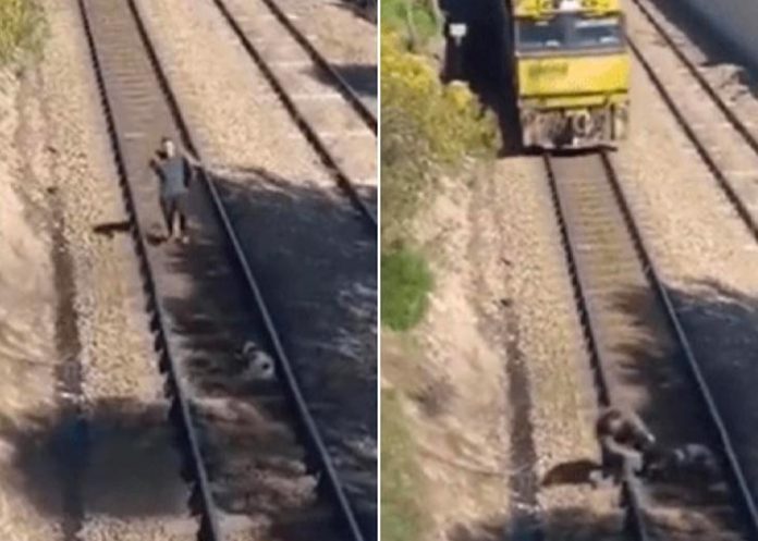Un joven arriesga su vida en las vías de un tren