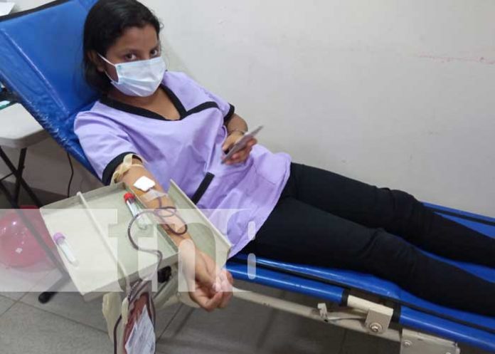 Donación de sangre en centro oncológico de Managua