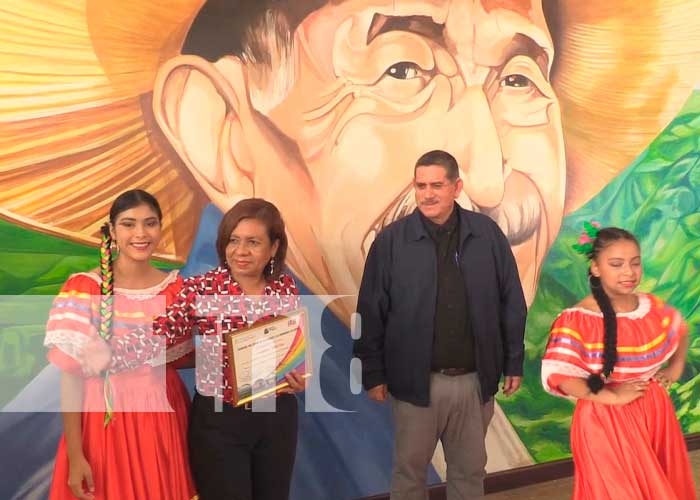 Propietarios de negocios antiguos recibieron reconocimientos en Estelí