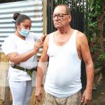 Vacunación casa a casa en barrios de Managua