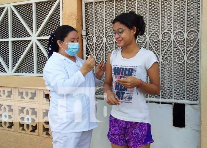 Vacunas para familias en barrios de Managua