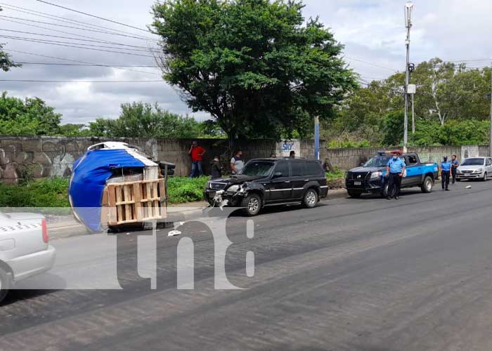 Foto: Vuelco de camión en Carretera Norte, Managua / TN8