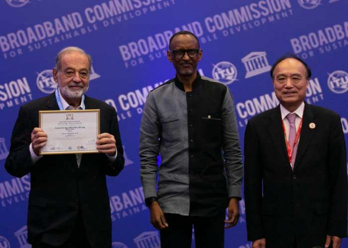 (UIT) otorgó a América Móvil el Premio de la Cumbre Mundial sobre la Sociedad de la Información y Salud
