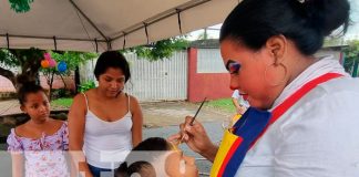 Managua: celebración en el barrio Francisco Meza: payasos y brinca brinca