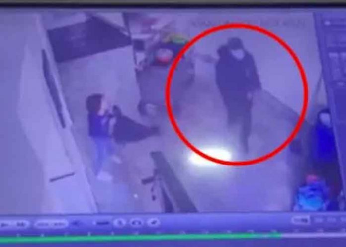 VIDEO: Ladrón dispara a niña de 7 años en Bogotá