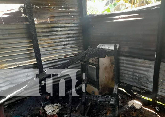 Familia queda a la intemperie tras quemarse su vivienda en Chontales