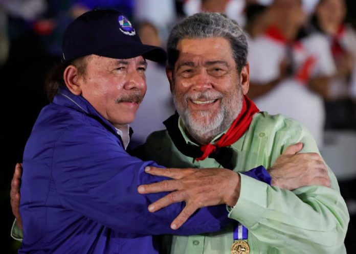 Nicaragua entrega Orden Augusto César Sandino a Ralph Gonsalves