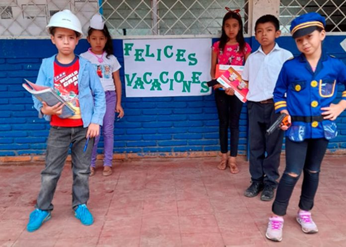 MINED realiza carnaval vocacional en Matagalpa