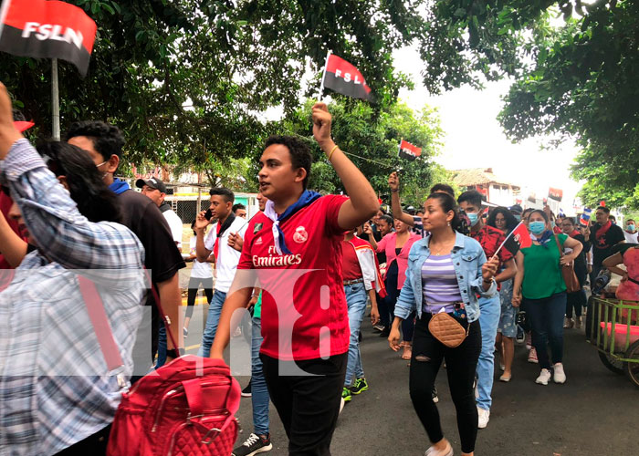 Honran a estudiantes asesinados por la Guardia Somocista en Managua