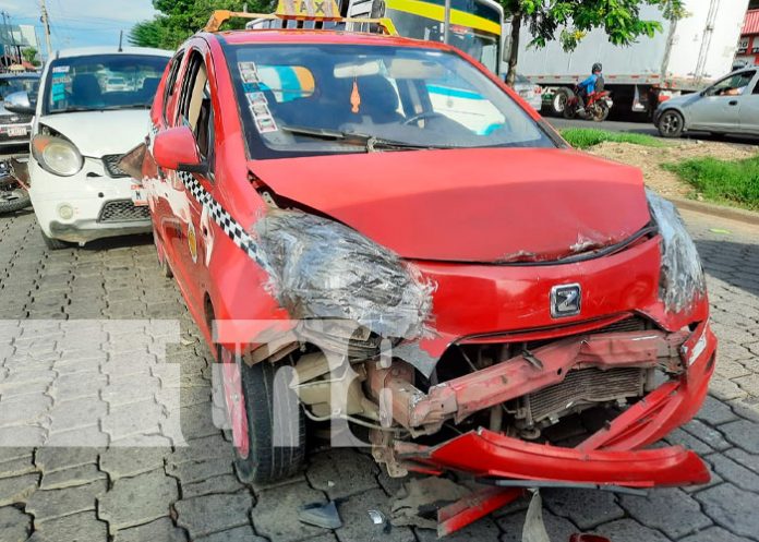 ¡Se me fueron los frenos! Taxista supuestamente ocasiona accidente en Managua