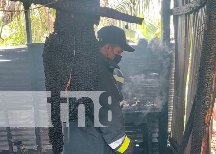 Familia queda a la intemperie tras quemarse su vivienda en Chontales