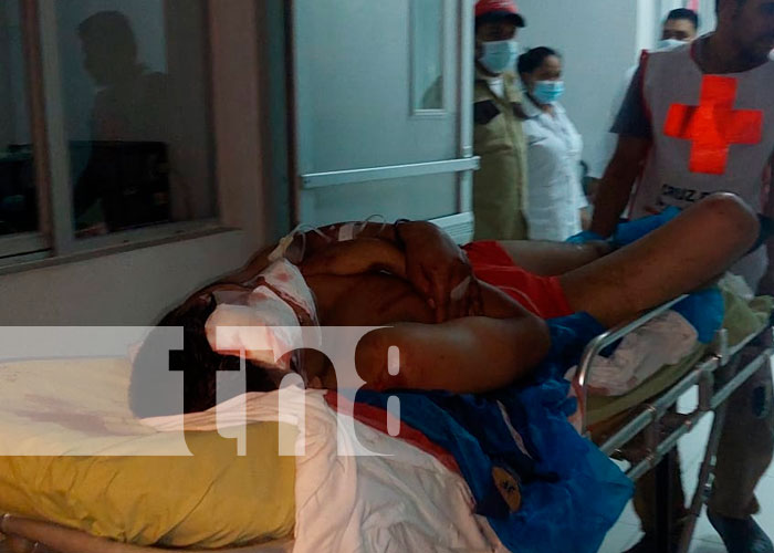 Dos lesionados graves, tras perder el control de la motocicleta en Chontales