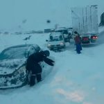 Tormentas de nieve en Chile y Argentina dejan varias personas varadas