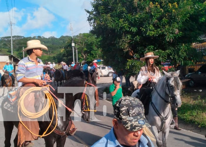 Realizan desfile hípico en la ciudad de Boaco