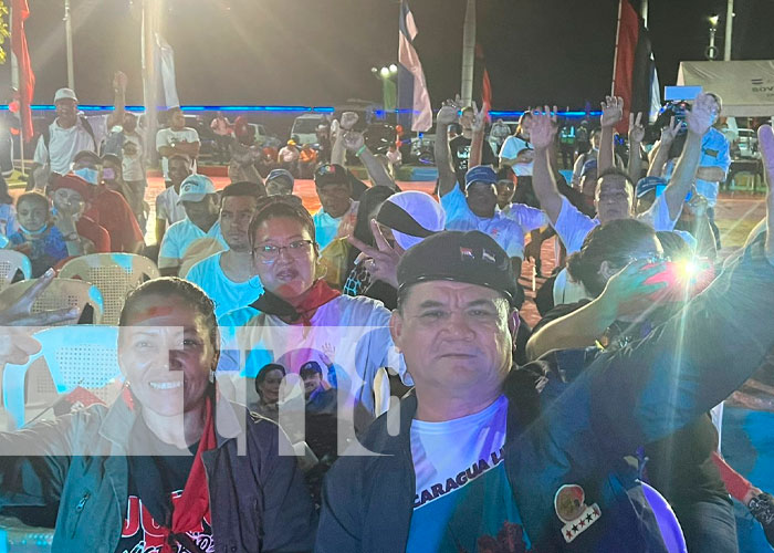 Gustavo Leyton enciende la fiesta revolucionaria en Managua