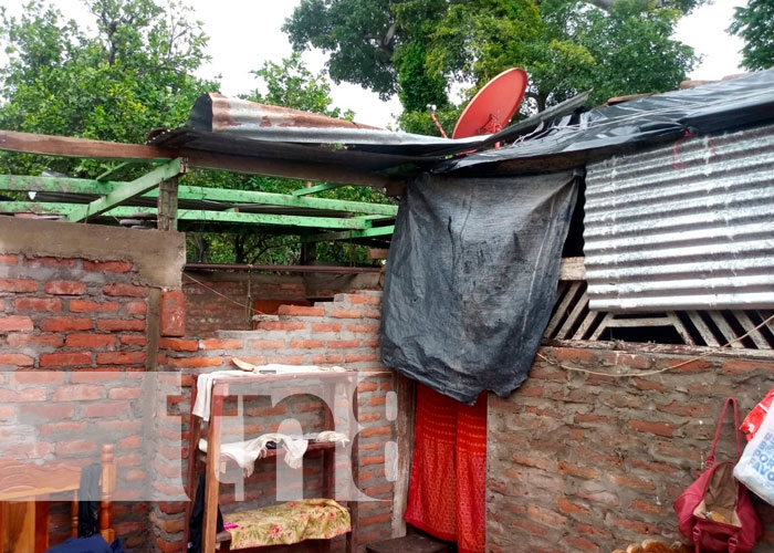 Gobierno entrega plan techo a familias afectadas por Bonnie en Ometepe