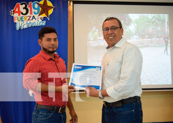 INATEC-Chinandega entrega reconocimiento a estudiantes destacados