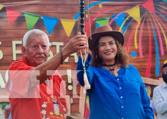 Reyna Rueda recibe mayordomía de las fiestas tradicionales de Managua